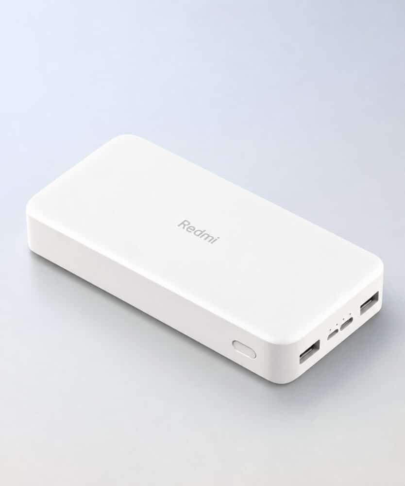 پاوربانک سفید Redmi شیائومی با ظرفیت ۲۰۰۰۰ میلی‌آمپرساعت و پورت‌های USB